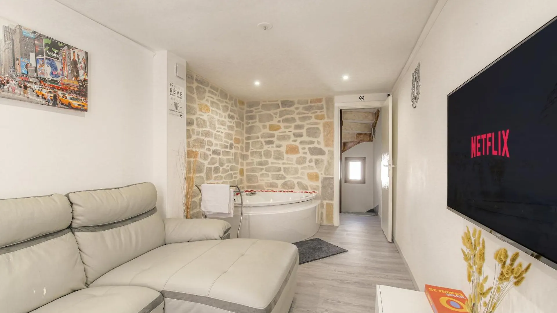 La Suite Neuvilloise Neuville-sur-Saône Hébergement de vacances