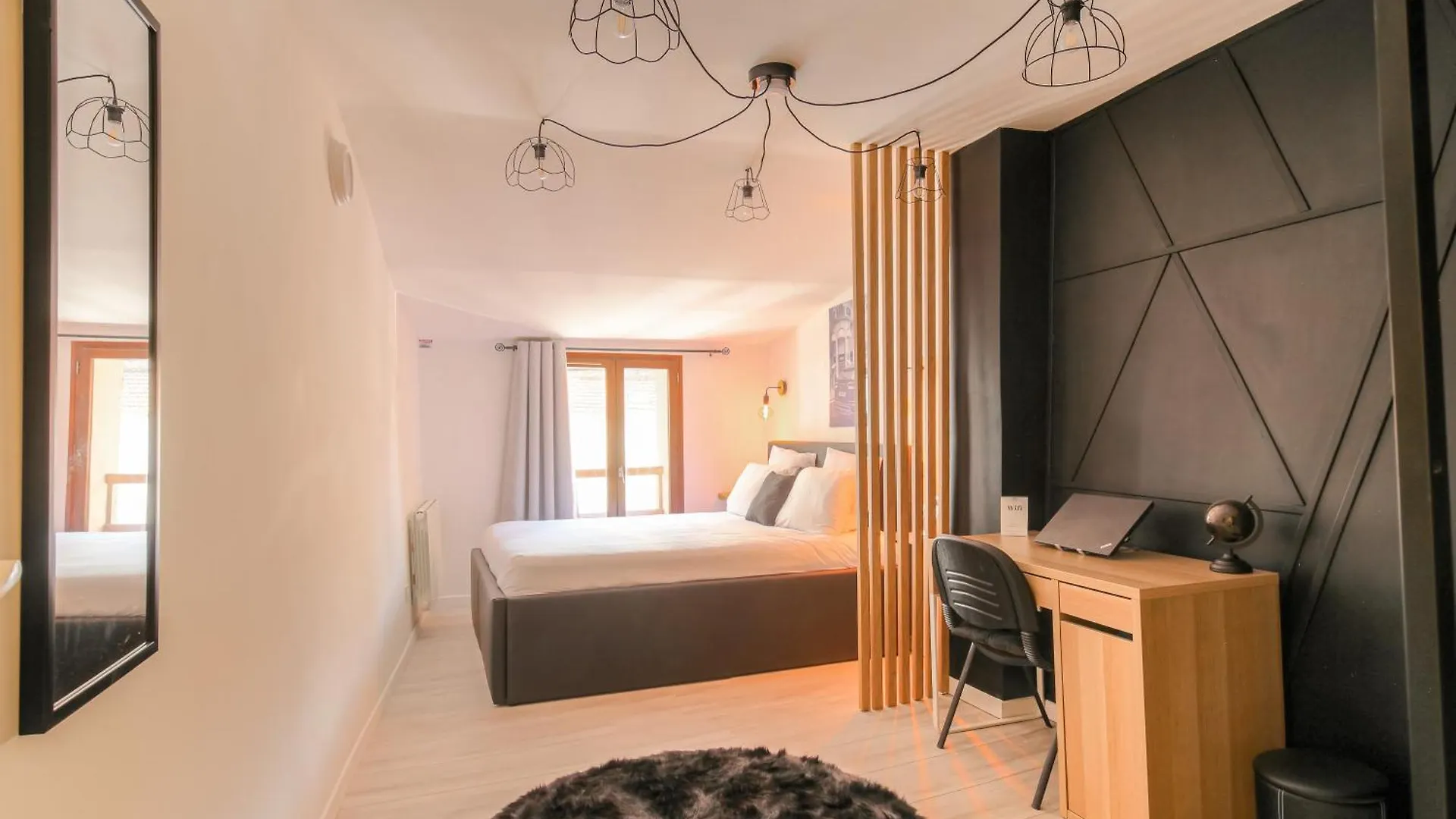 La Suite Neuvilloise Neuville-sur-Saône 0*,